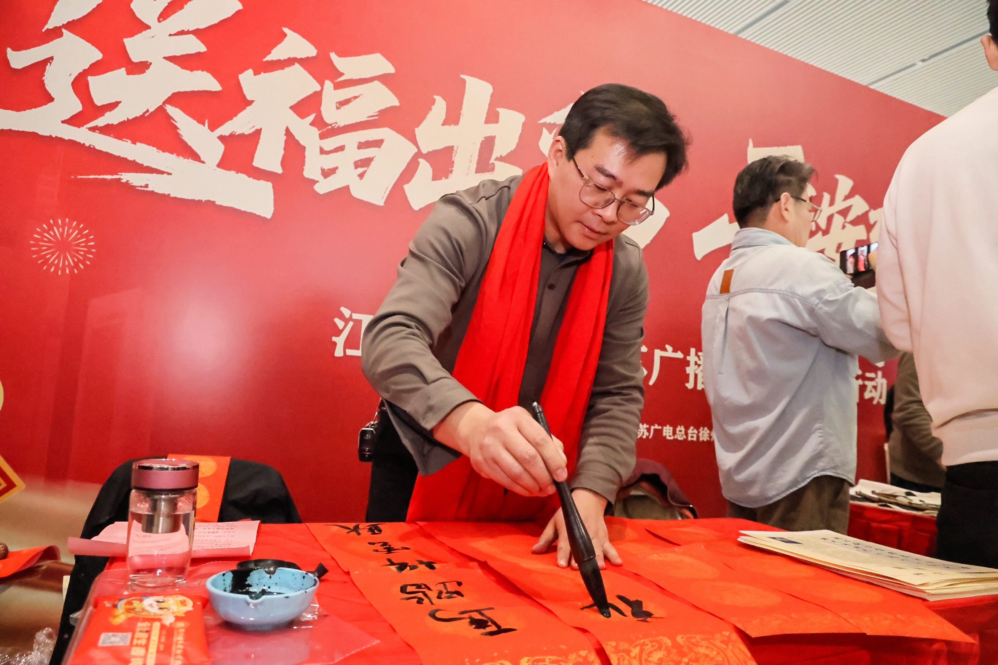 骏马寄愿,笔墨传情!徐州春运暖举照见时代温度