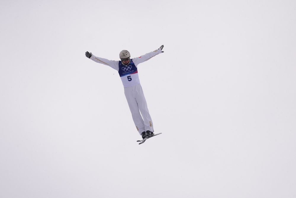 2月20日，王心迪在比赛中。新华社记者 胡超 摄