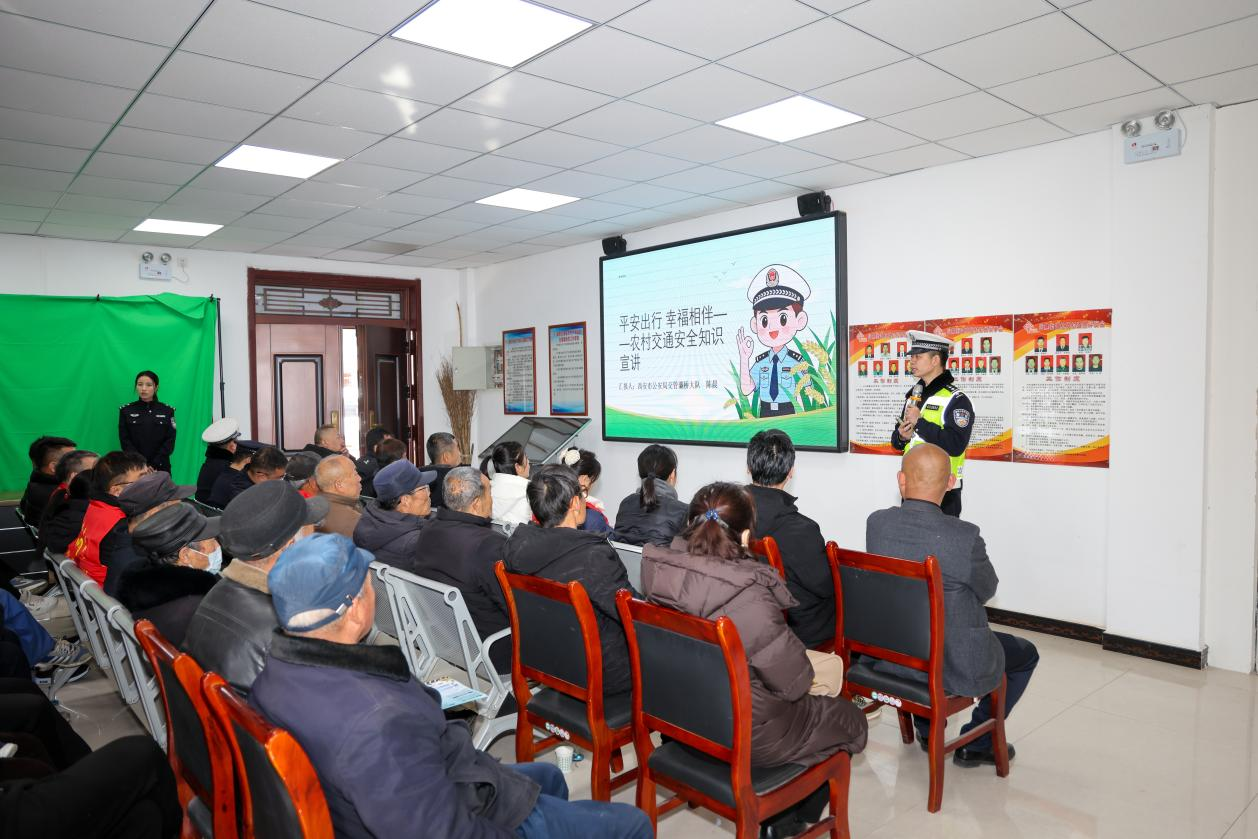 警企联动防风险 杜陵村上演春运平安大戏