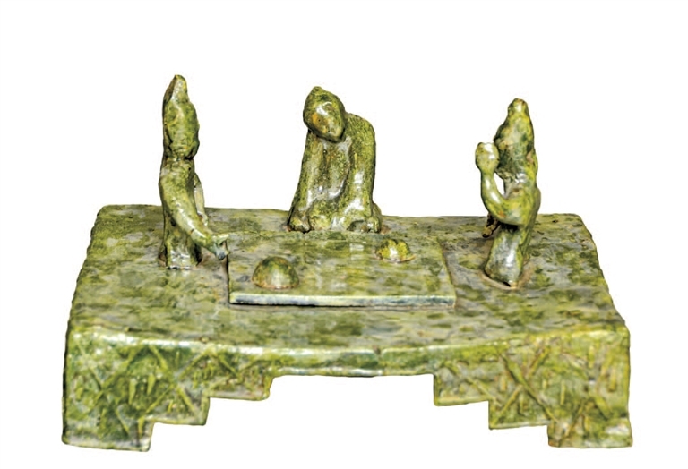 “落子定胜负”汉代绿釉瓷器