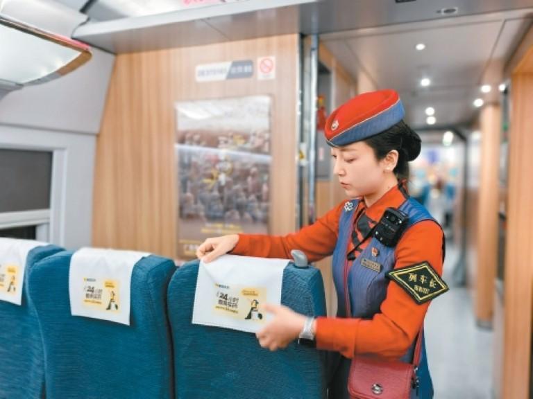 工作中的韩笑。(通讯员 秦凯摄)