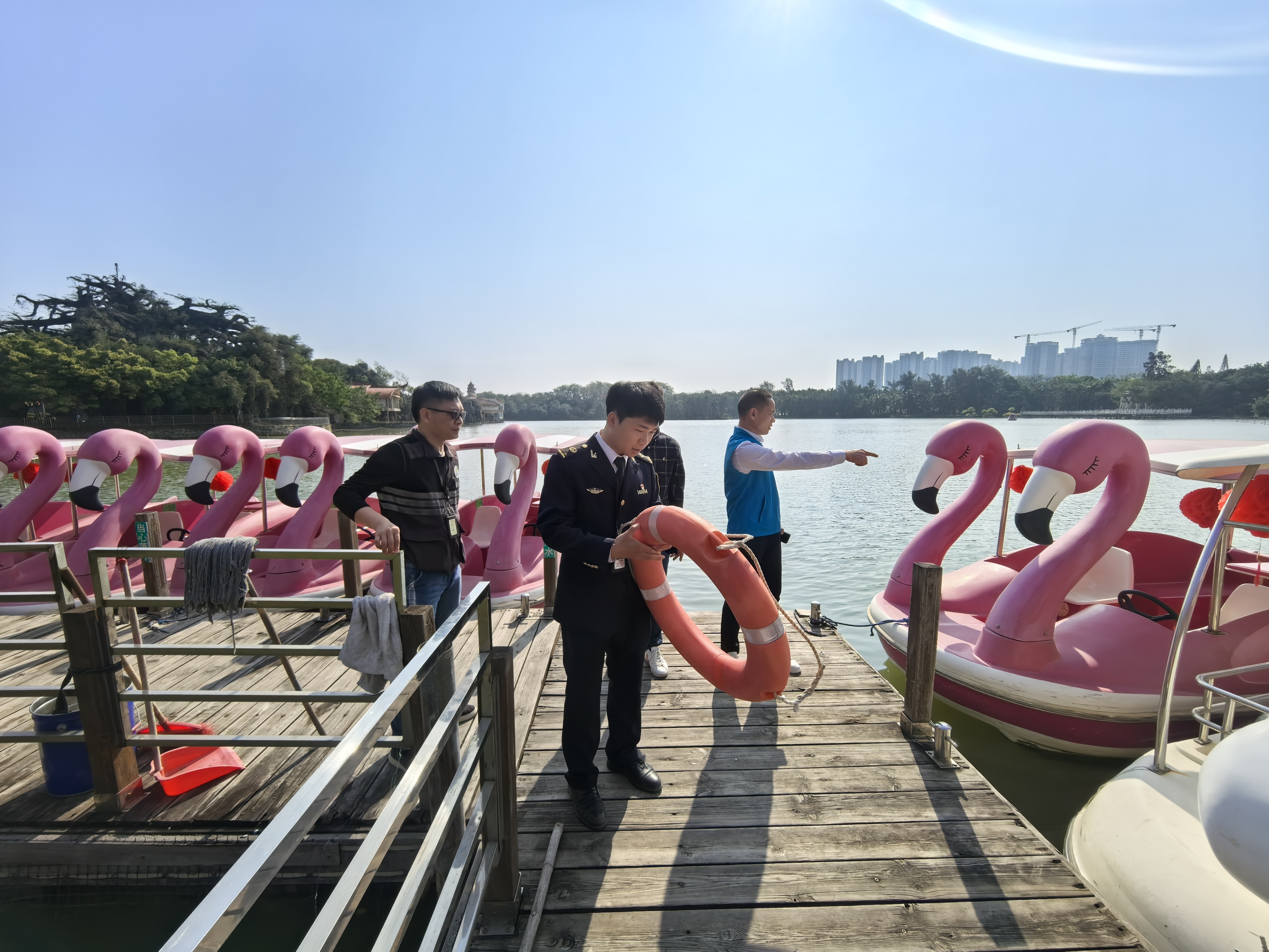 宝安区水安委办组织宝安区文化广电 旅游体育局保障海上田园水上项目安全