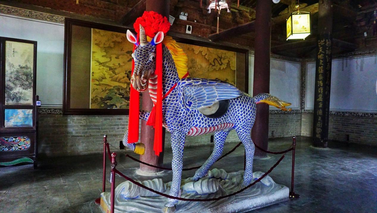 伏羲庙先天殿内的龙马