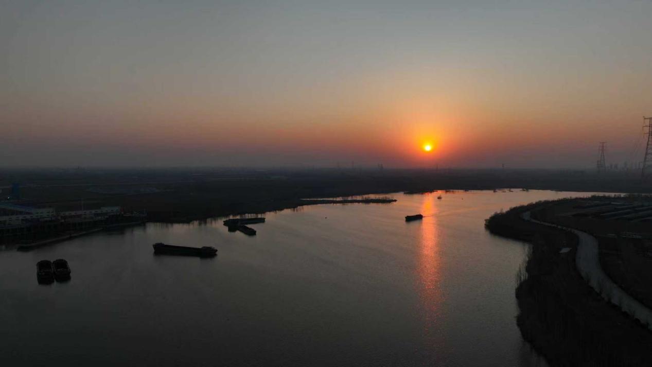 （图源：山东能源兖矿东平陆港，骆玉文摄）