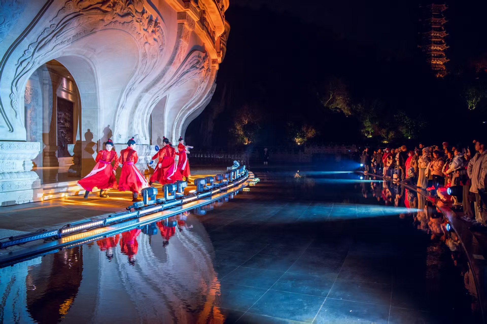 超三万游客打卡牛首山！马年新春第一波年味直接拉满