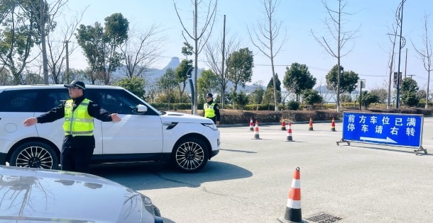 天气好转，交通出行“复苏”，初二景区周边道路迎高峰