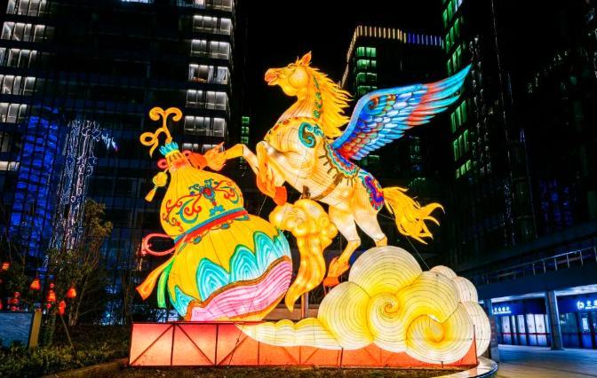 南京江宁：新春灯会点亮炫彩世界