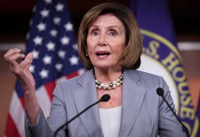 特朗普关税重挫遭重挫,佩洛西、纽森、彭斯表态