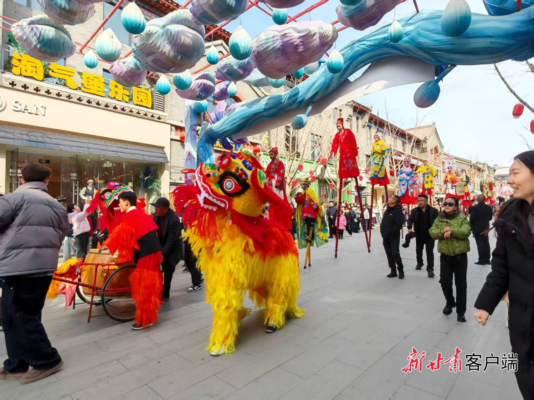 兰州老街上年味浓浓