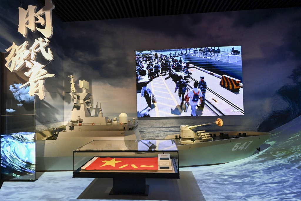 纪念中国电影诞生120周年数字影像展展厅现场