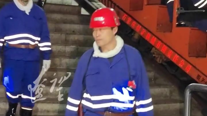 2026新春走基层｜辽报记者老虎台井下680米问矿工