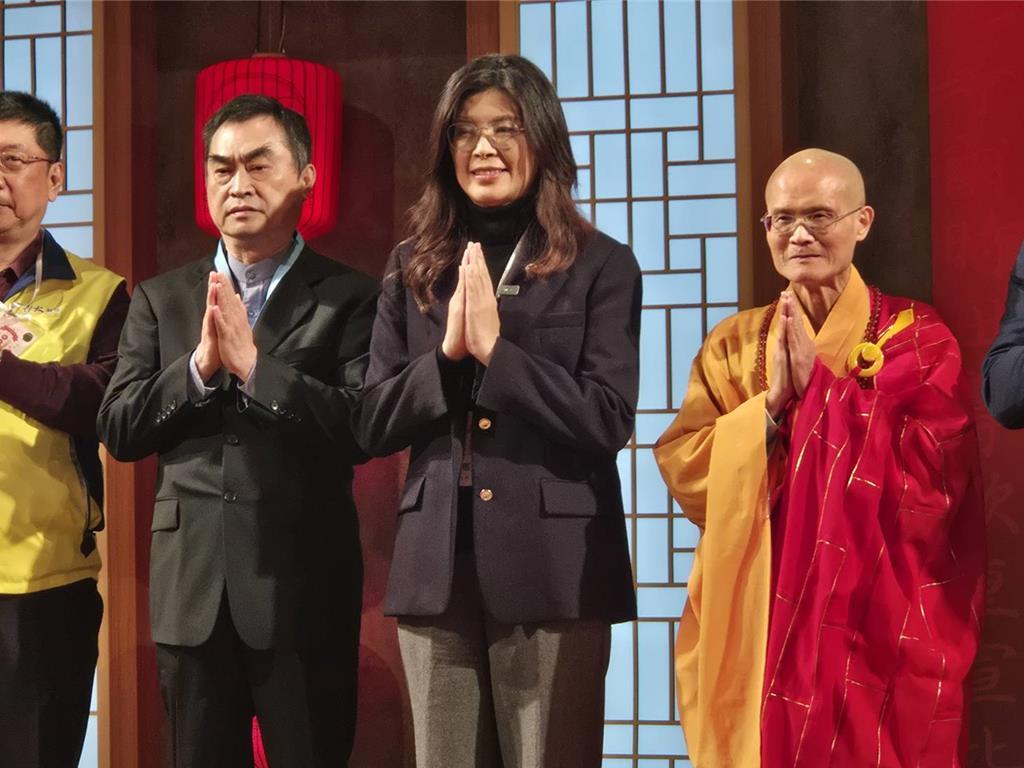 法鼓山撞钟红绳突剧烈抖动画面疯传,郑丽文:感受到神明感召