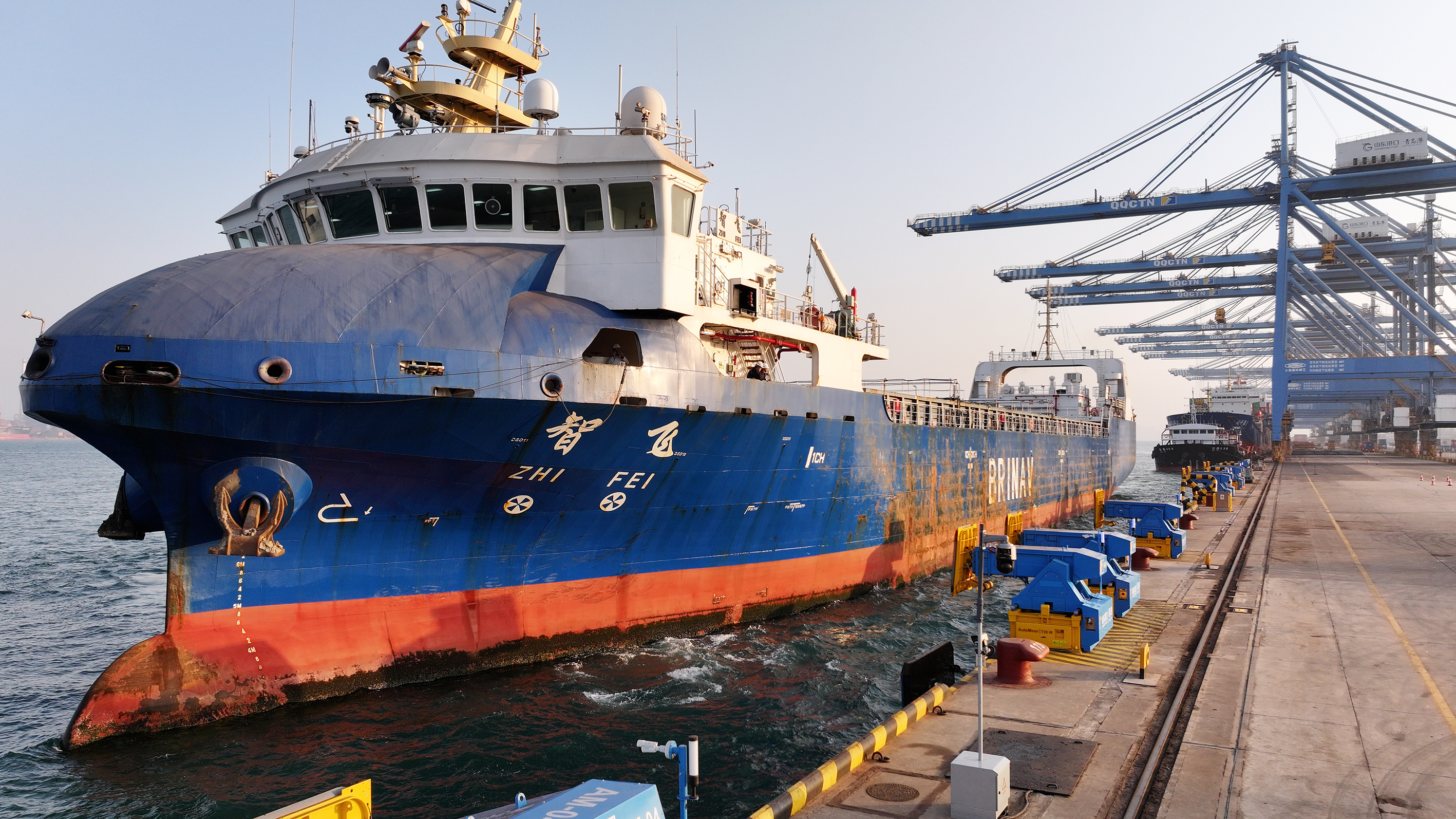 我国首次实现集装箱船舶航行、靠泊、作业全流程无人化！智船遇智港 山东港口青岛港自动化码头完成智能航行船舶全自主作业