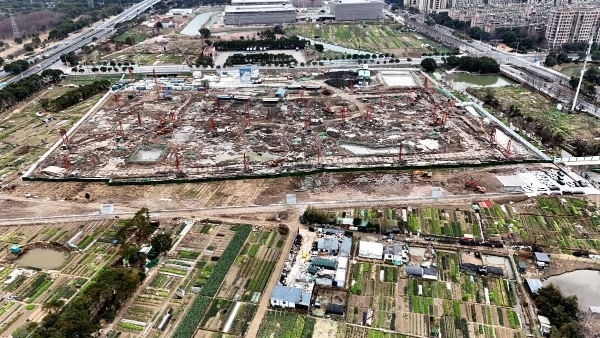 为了“千项万亿”，他们在工地抢“10%”