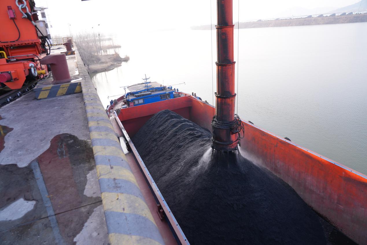 （图源：山东能源兖矿东平陆港，骆玉文摄）