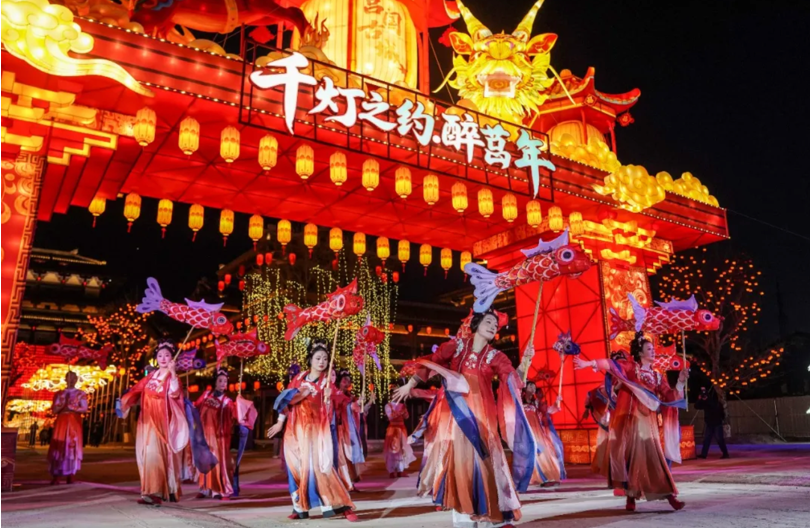 莒国古城“千灯之约·醉莒年”新春游园灯会。(莒县融媒体中心供图)