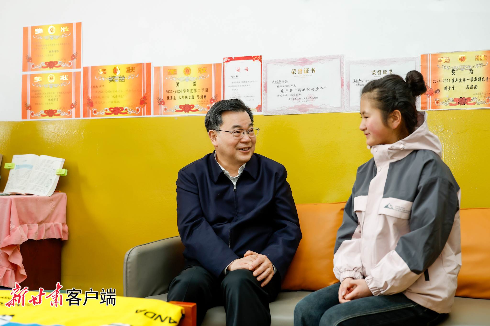 春节前夕,省委书记、省人大常委会主任胡昌升先后到酒泉市、临夏州走访慰问困难群众、重点优抚对象和结对帮扶孤儿,向他们致以新春的美好祝愿。新甘肃·甘肃日报记者 孟捷