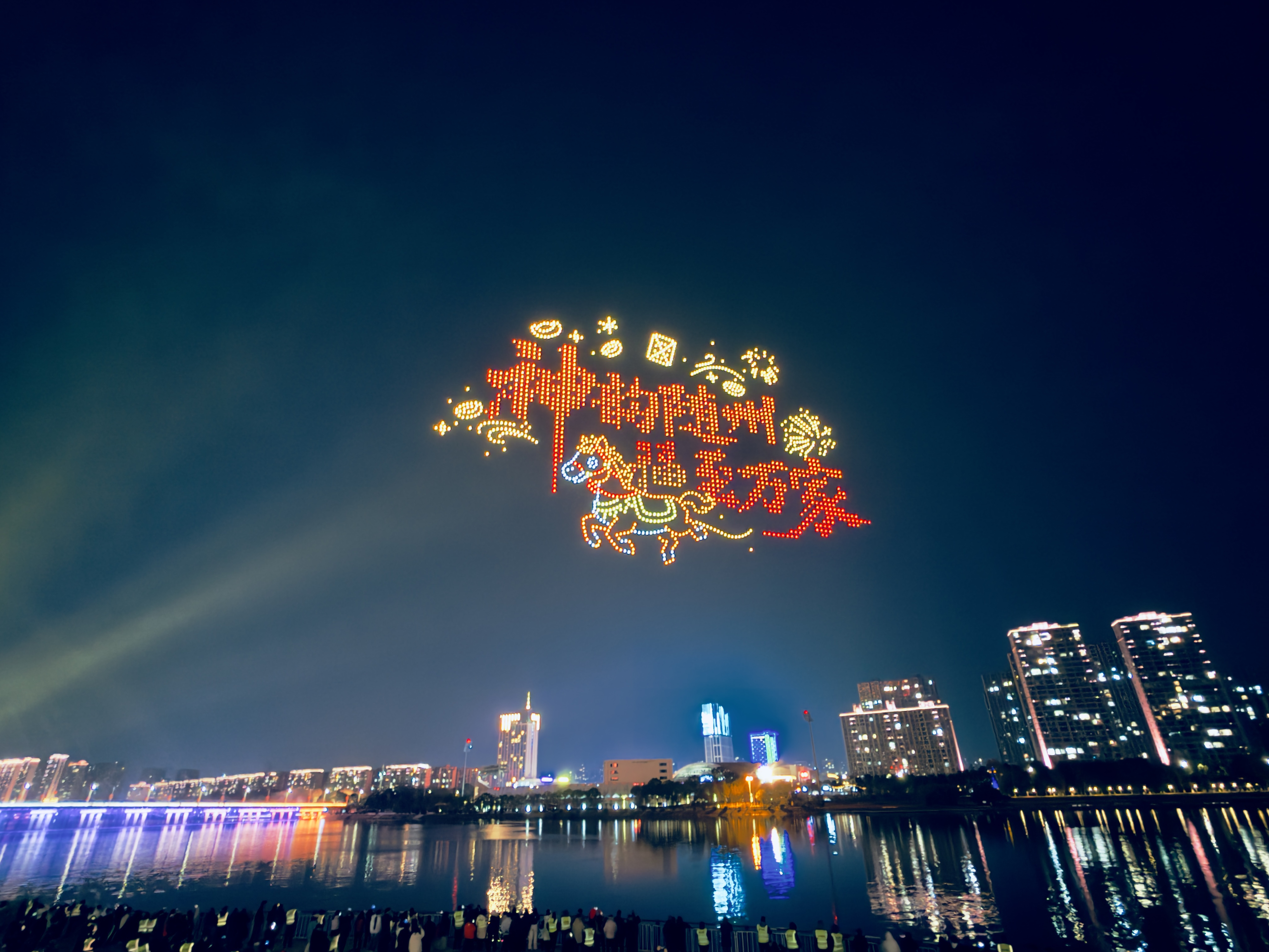 大年初一晚，随州18万人齐聚白云湖