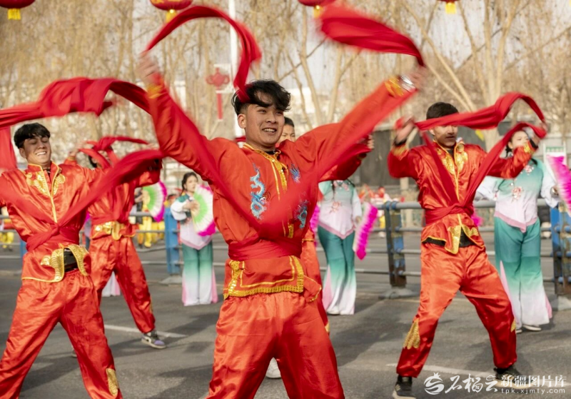洛浦县春节社火展演。阿卜力米提·图尔荪江摄