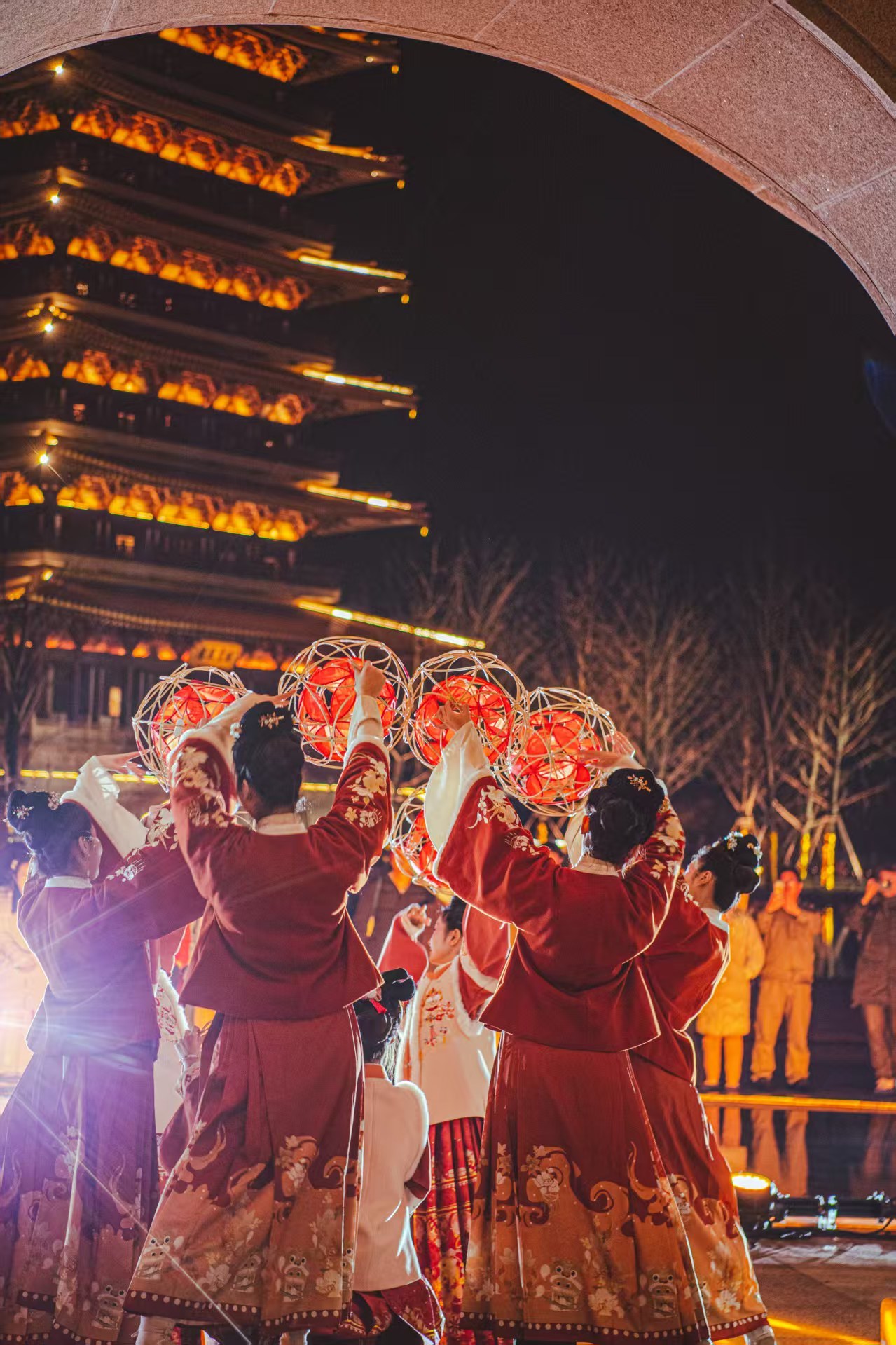 超三万游客打卡牛首山！马年新春第一波年味直接拉满