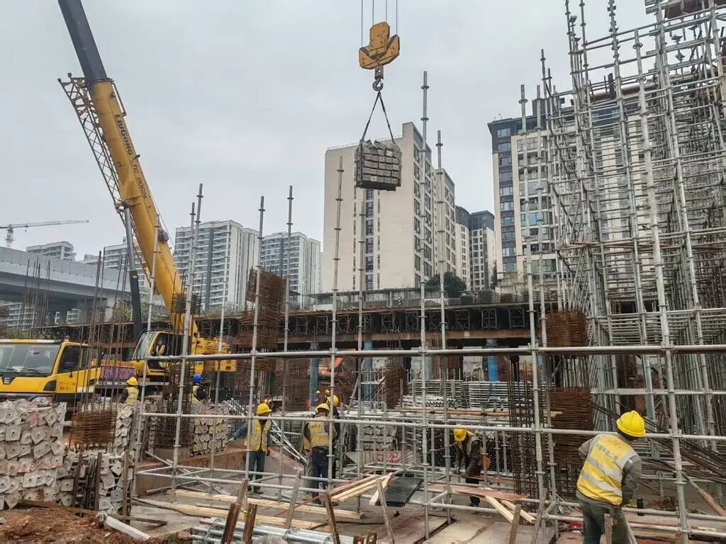 成渝铁路改造工程施工现场。市交通运输委供图