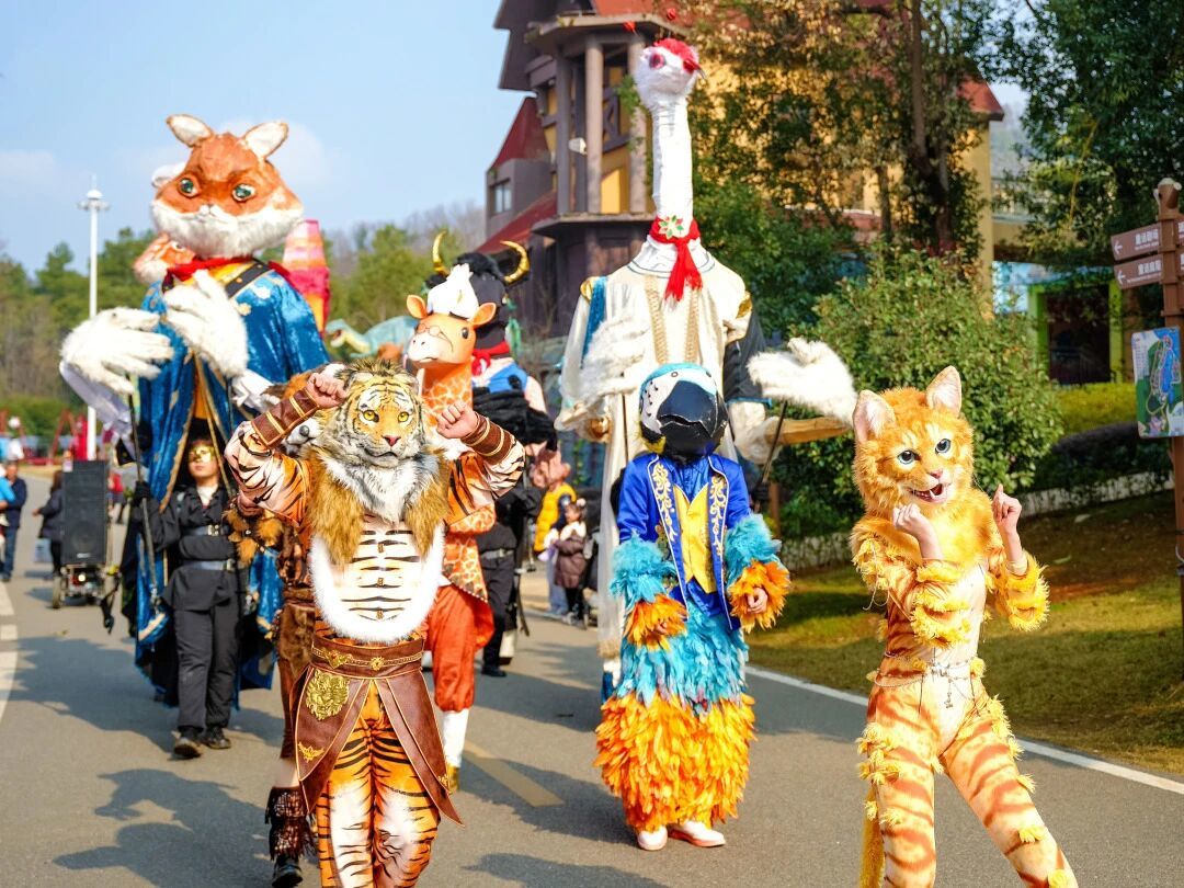 虎虎生威！武汉首个沉浸式山林野化虎园初一迎客