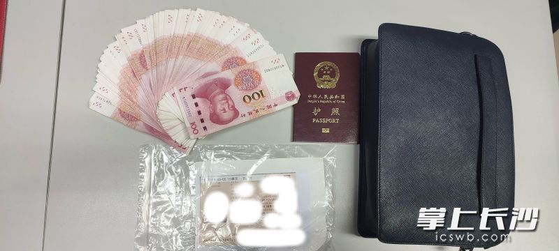 失而复得的背包。 长沙晚报通讯员 邵青 供图