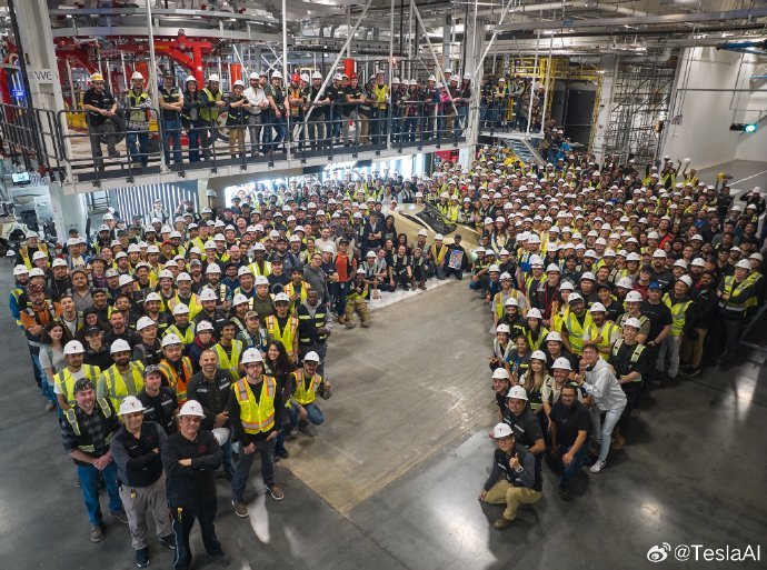 量产的特斯拉Cybercab今天下线了