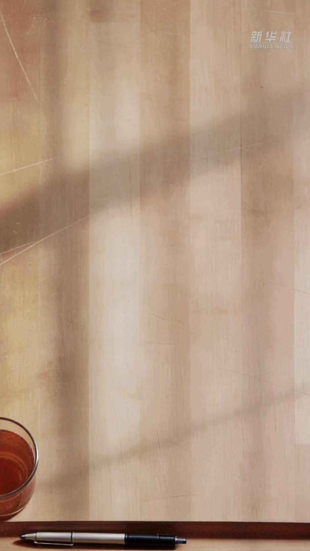 新华读报丨外国游客来华体验春节成新时尚