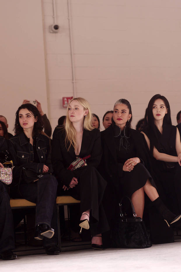 唐嫣现身看秀。