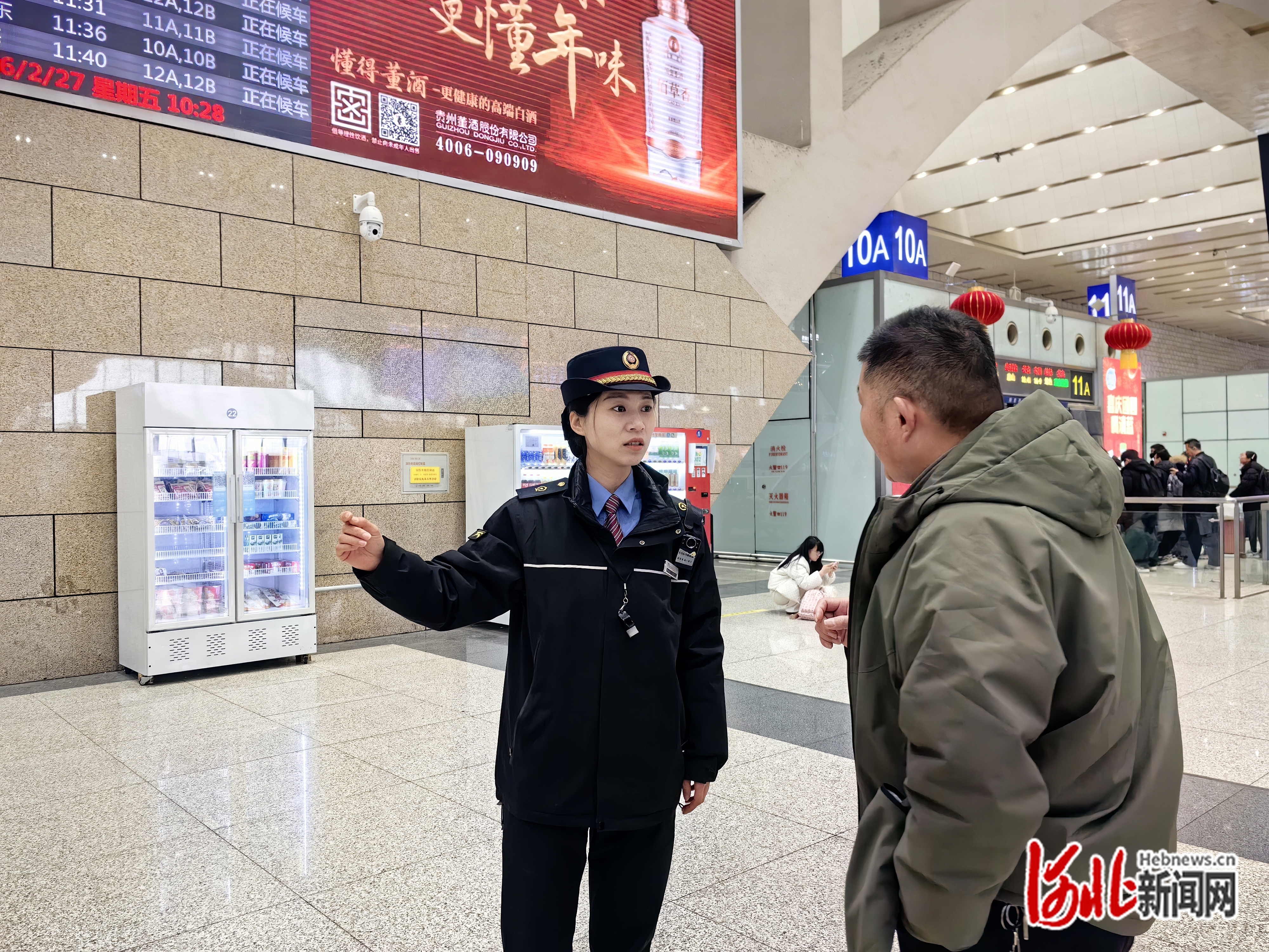 客运员王杉杉在工作。袁欣悦摄