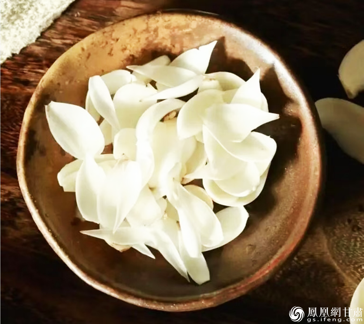 兰州百合色泽洁白如玉，是全国唯一食用甜百合。图源自兰州日报官方公众号