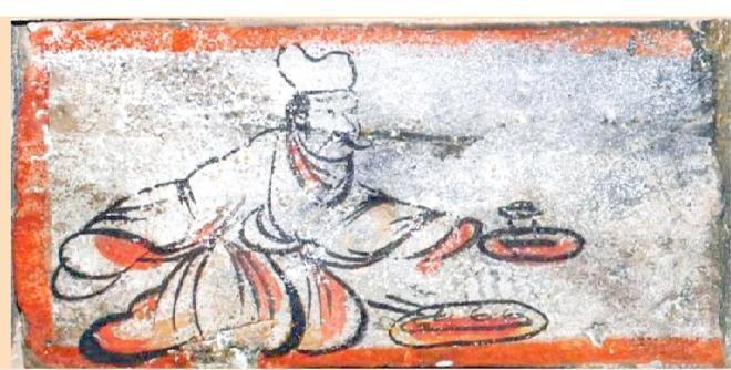 出土于嘉峪关新城魏晋墓六号墓,位于中室西壁从上而下第二层。画面内容为男墓主人戴蛤,着皂缘领袖中衣,席地而坐正在宴饮。前面放置圆盘、钵、耳杯、箸,男墓主人正伸手去取圆盘上的食物。