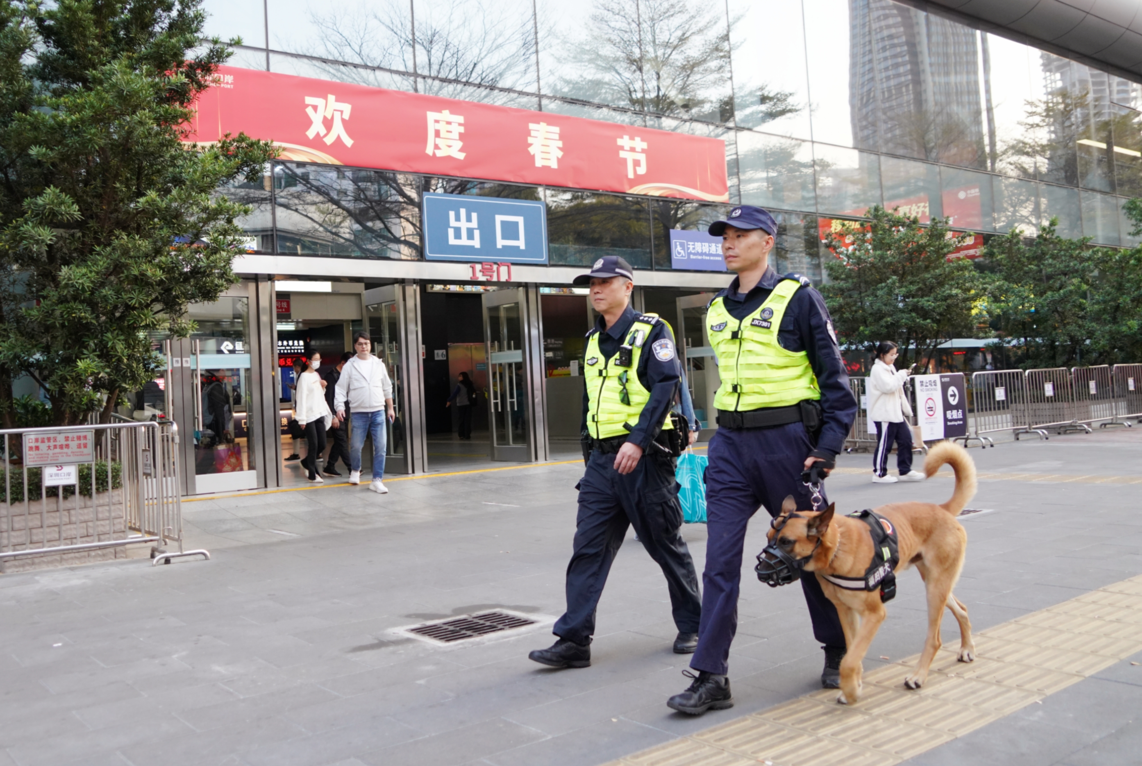 深圳公安多措并举确保市民平安度过喜庆春节