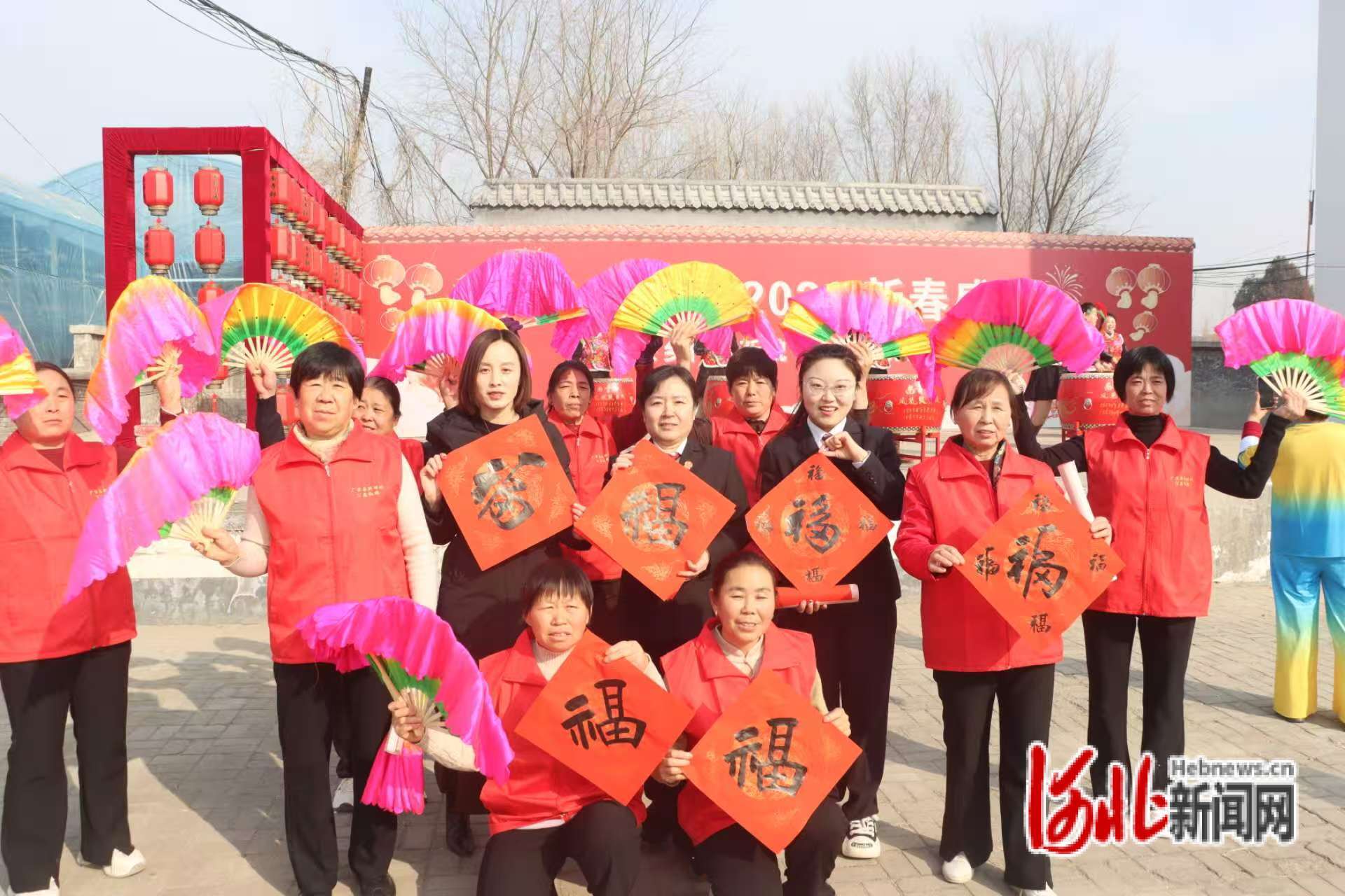 广宗县人民检察院“木兰有约”法治宣讲团走进塘疃镇南寺郭村年货大集。