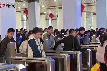 九江站迎来春节后首个客流高峰