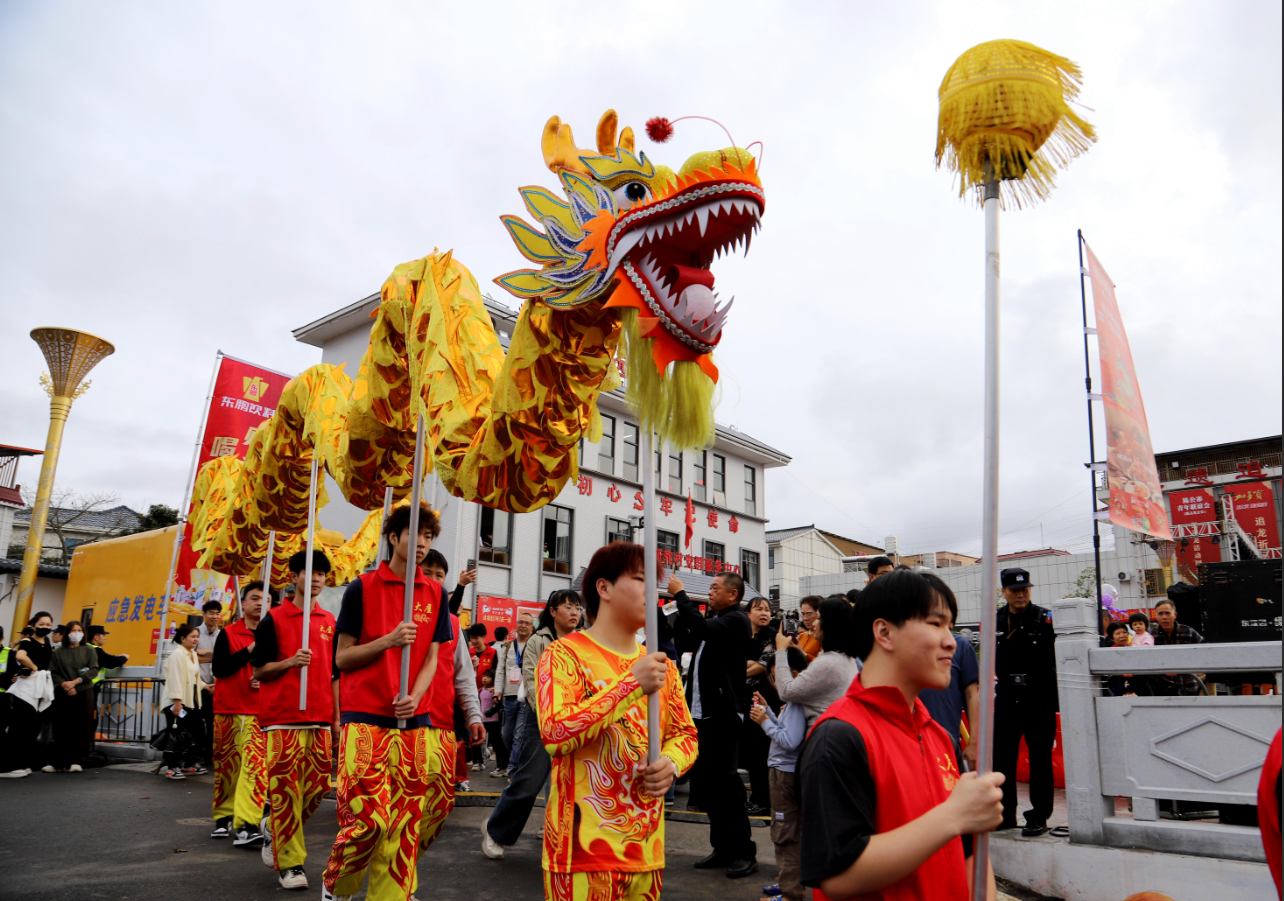 图：2026年东源县“龙马精神 舞动新春”追龙民俗活动