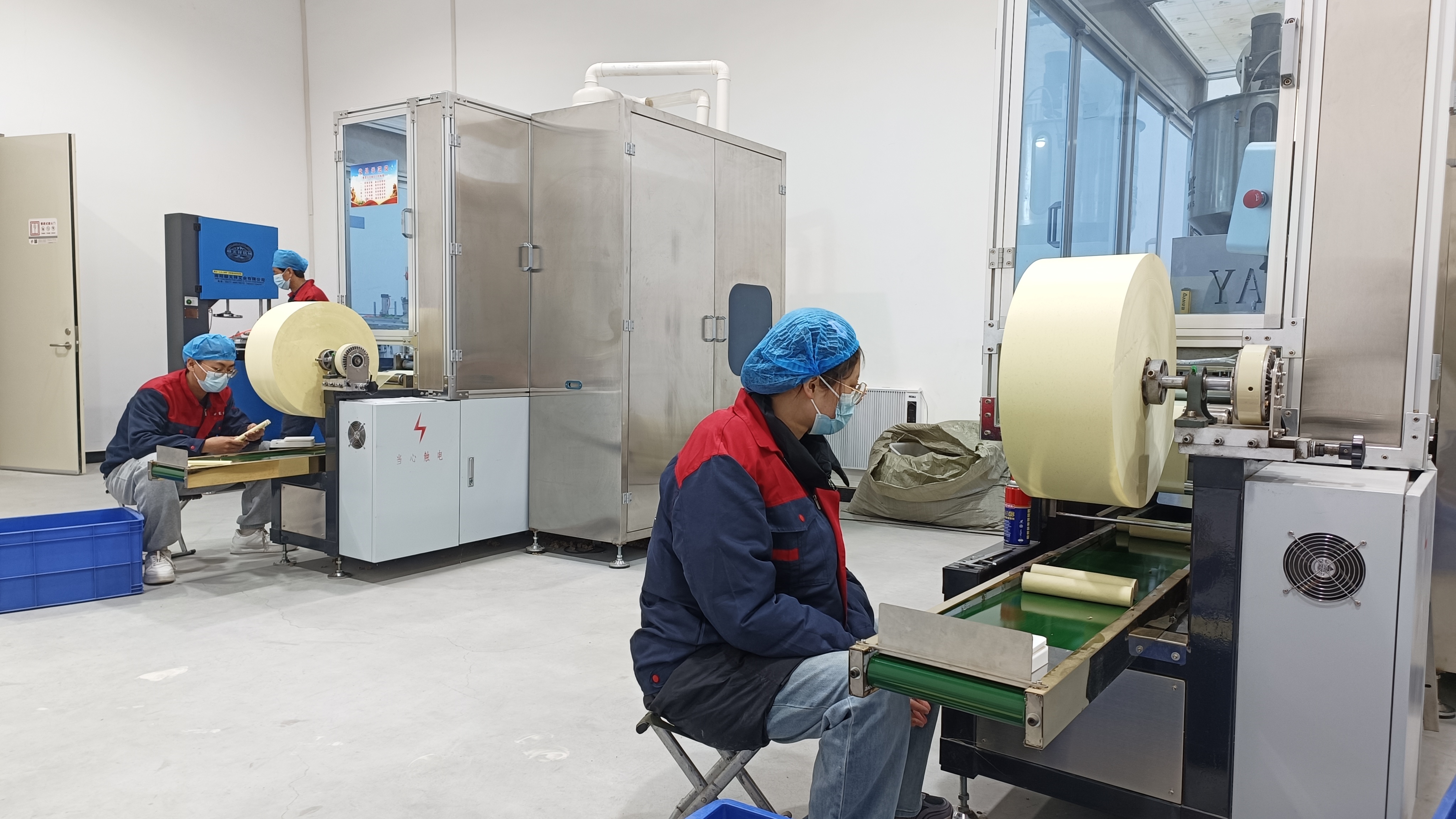 图片：工人们正在赶制订单