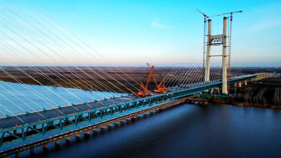 （津维高铁东营黄河公铁大桥合龙）