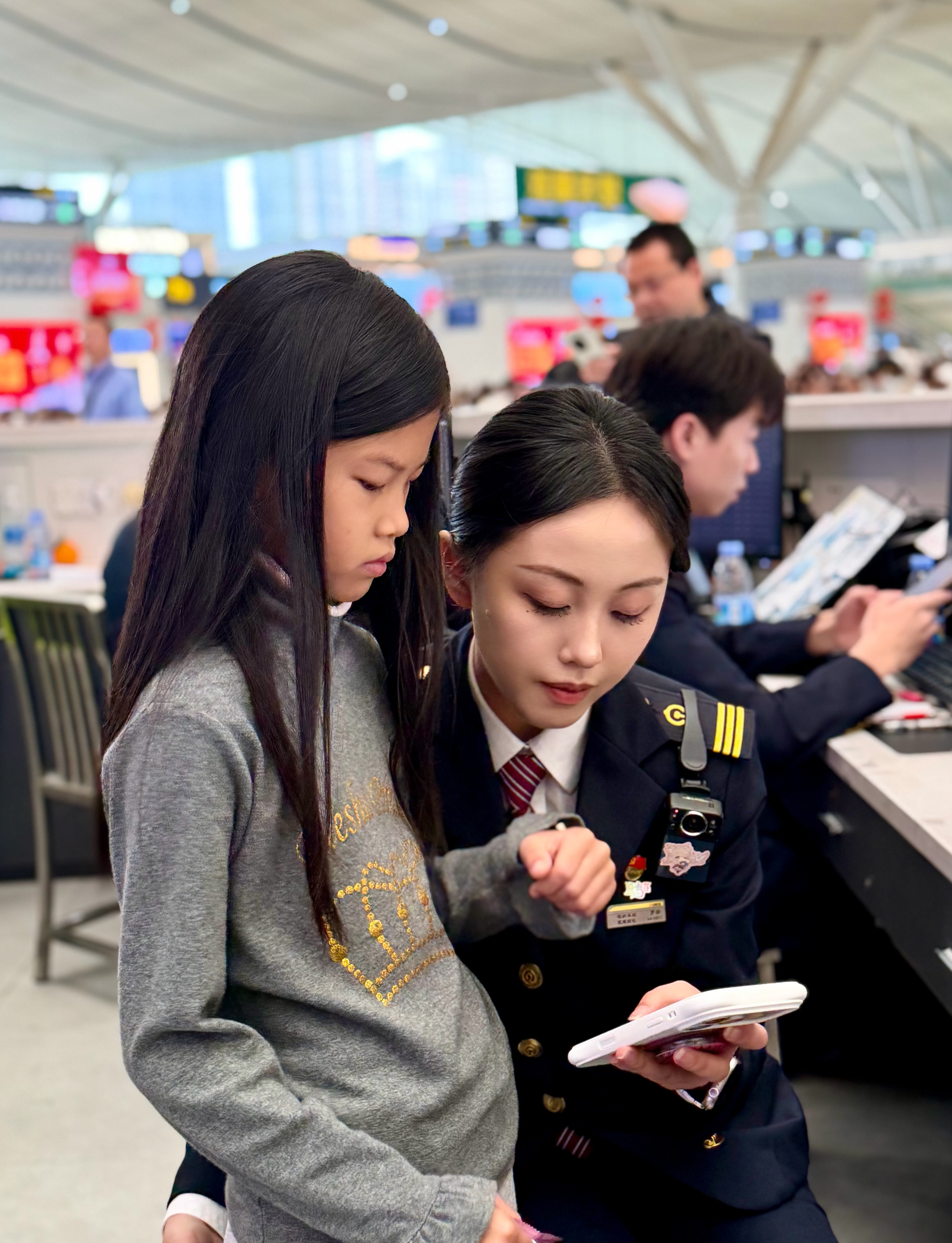 微光成炬，照亮归途 ——深圳北站春运人物群像纪实