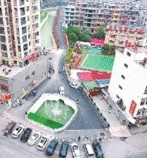 城区景观喷泉。江西日报全媒体记者 赵 影摄