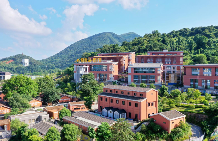 航拍镜头下的铜官山1978文创园。潘伟 摄