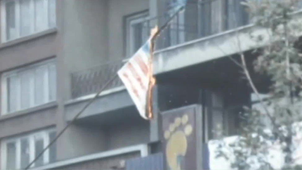 回顾美伊半个多世纪恩怨情仇，中情局曾在伊朗策划政变，推翻民选领袖