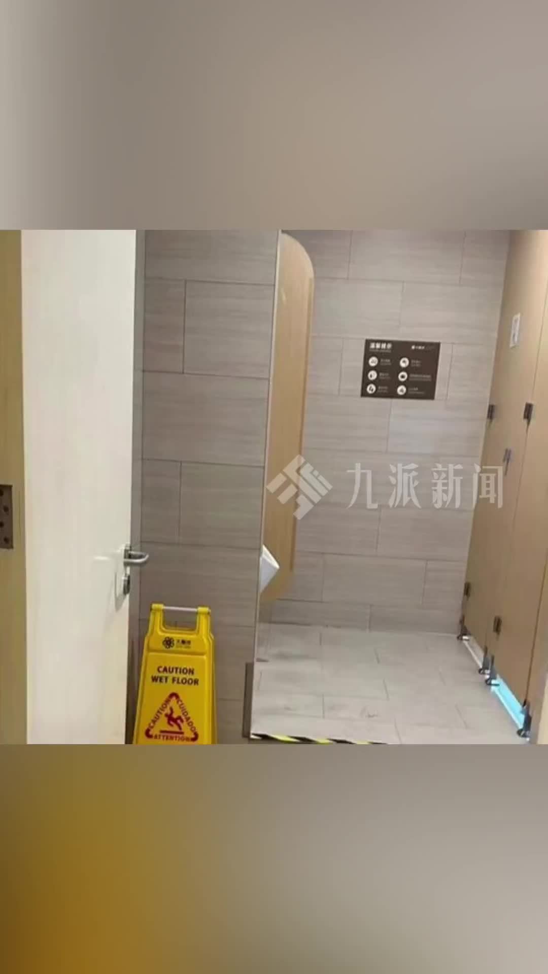 商场男厕大门正对走廊，市民称如厕无隐私，商场：正评估整改方案