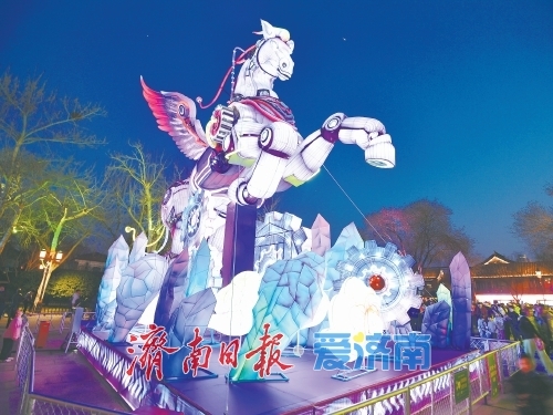 今年大明湖畔赛博机械风格的生肖灯组“马力全开” (崔健 摄)