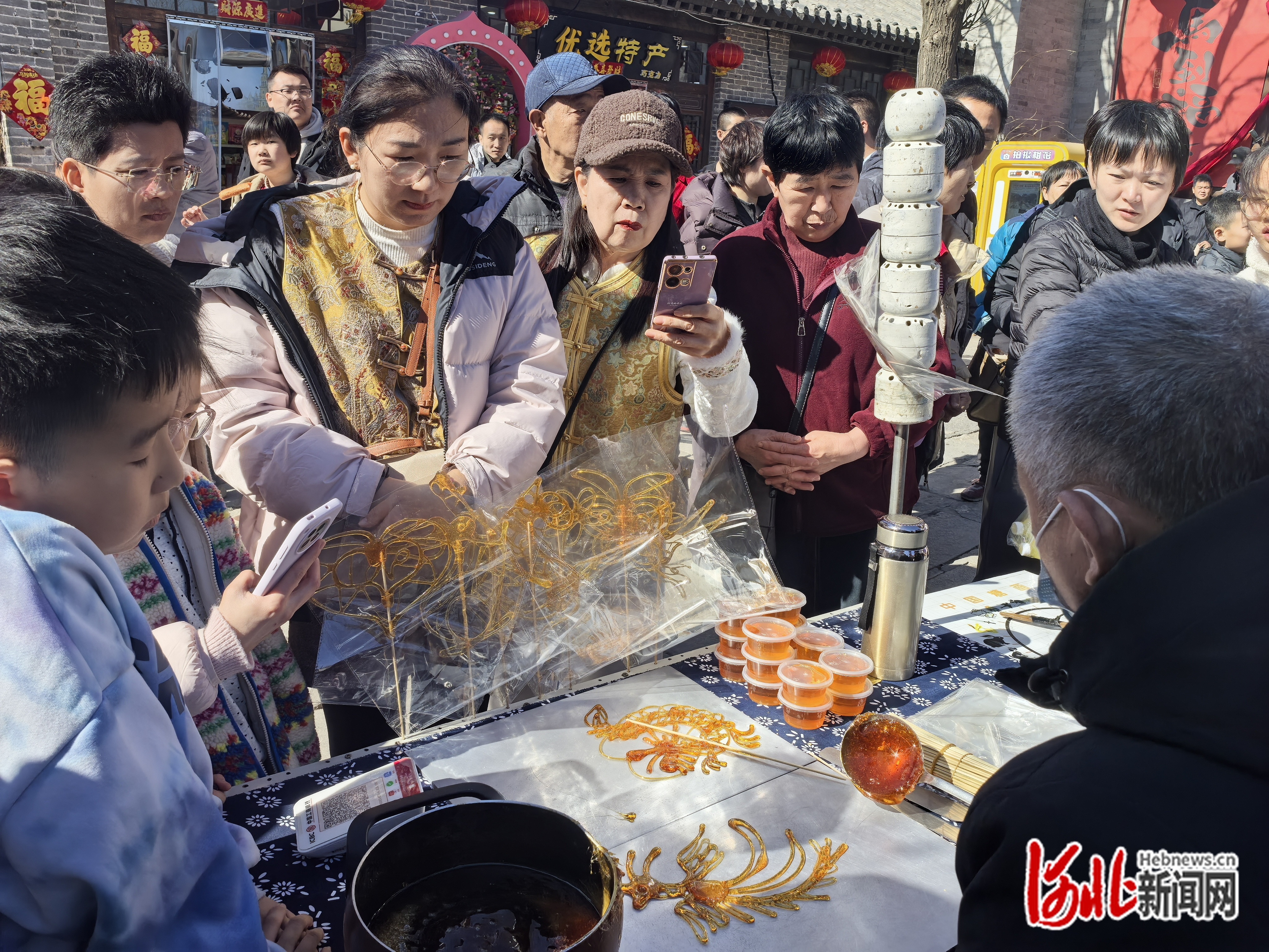 第十一届京畿燕赵民俗大庙会的糖画摊。赵家琪摄