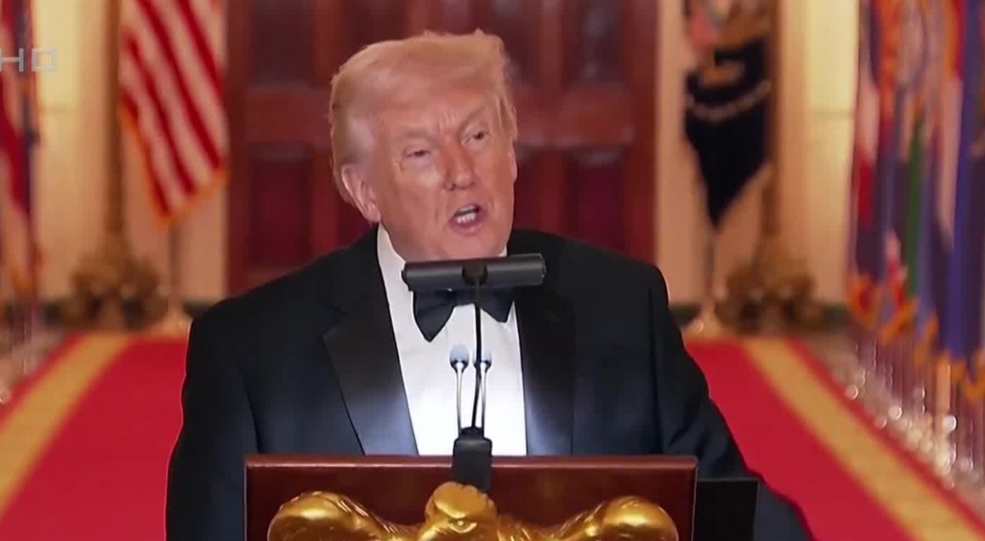 特朗普宣布将向格陵兰岛派遣大型医院船