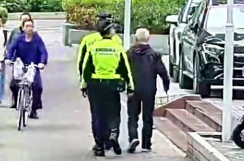 一场始于问路的“温柔”护送