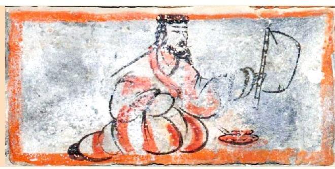 出土于嘉峪关新城魏晋墓六号墓,位于中室西壁从上而下第三层。画面内容为男宾客跪坐于席间宴饮,手持便面,身前放置圆盘、耳杯等器皿。