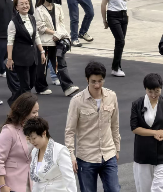 王力宏现身比亚迪深圳坪山总部 副总裁李柯及核心高管亲自接待